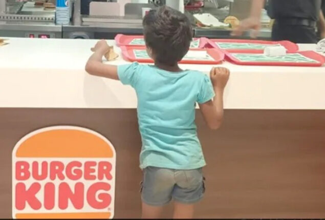 Little Girl With ₹ 10 Orders ₹ 90 Burger. What Happened
