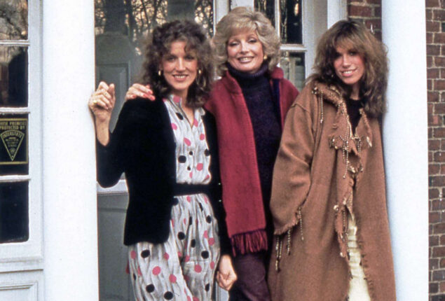 Carly Simon is mourning the death of both her sisters, who died of cancer