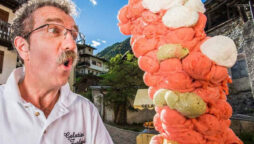 World record: man balances 125 ice cream scoops on 1 cone