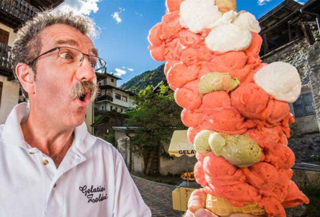 World record: man balances 125 ice cream scoops on 1 cone