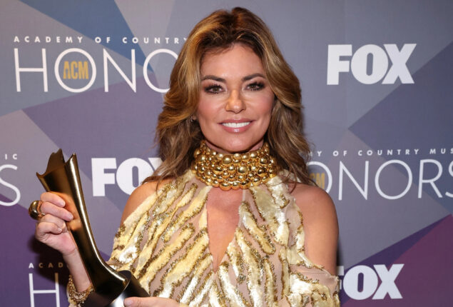 Shania Twain announces her album, “Queen of Me,” and tour