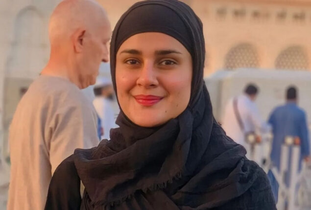 Kubra Khan performs Umrah and shares her beautiful picture 