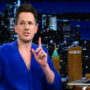 Charlie Puth uses a “mug and spoon” to make an orignal beat live