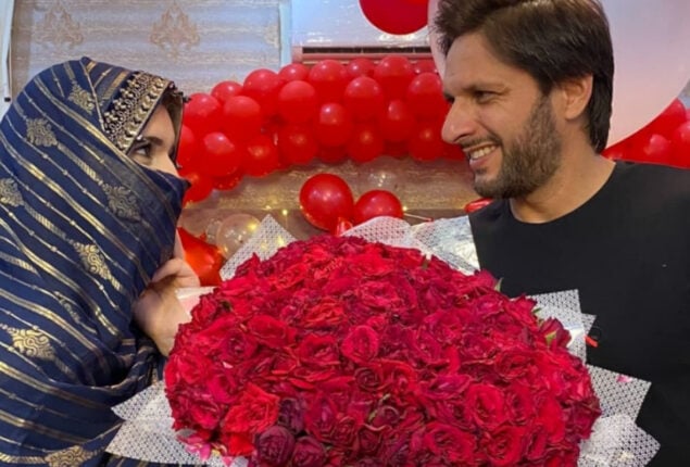Shahid Afridi writes a love note to wife Nadia on 22nd anniversary