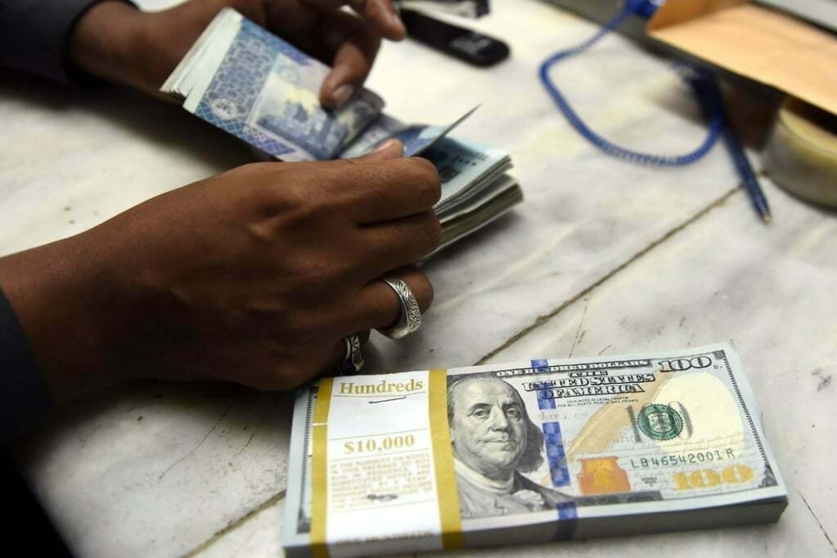 Rupee fall dollar