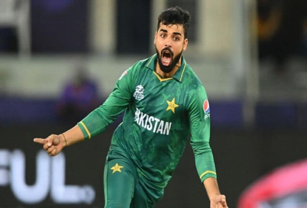Shadab Khan asks fan ordering him to focus on World Cup