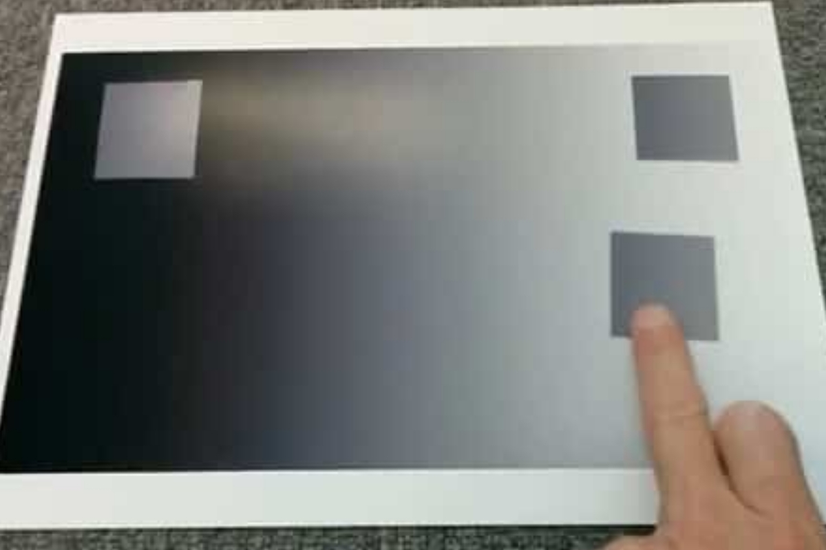 square paper illusion