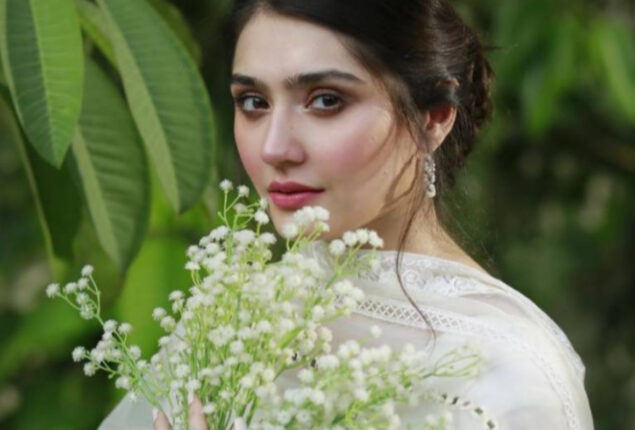 Dur-e-Fishan looks gorgeous in white ensemble