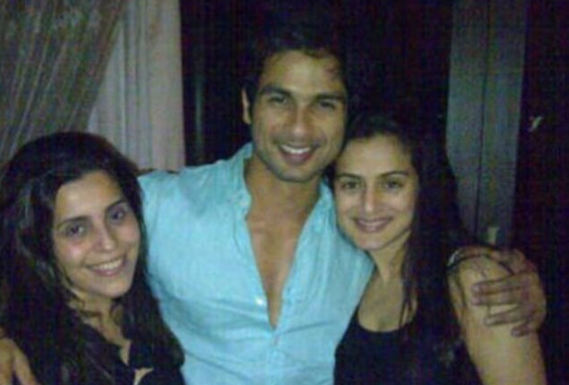 Ameesha Patel shares decade old photo with Shahid Kapoor from dinner party.