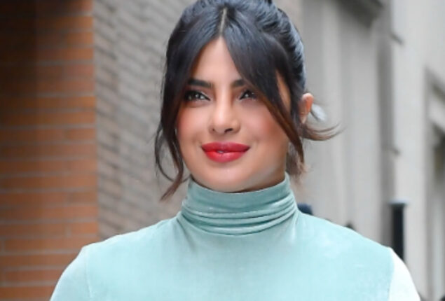 Priyanka Chopra cooks in her New York restaurant, See video