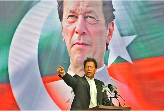PTI leaders hold key meeting with Imran Khan regarding long march