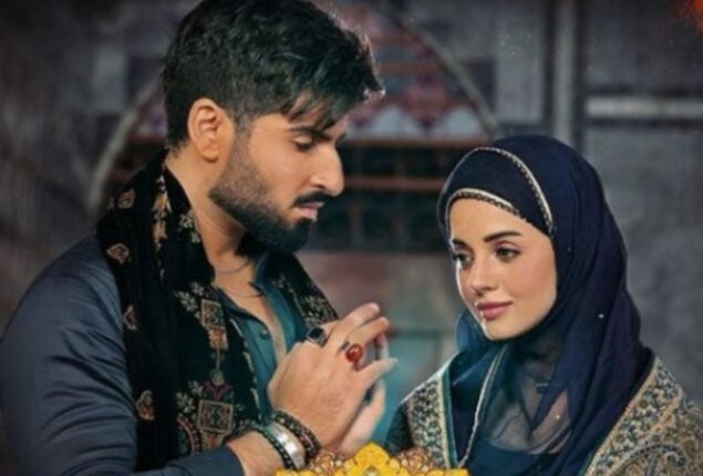 Muneeb Butt is all set to share screen with Komal Meer in upcoming project