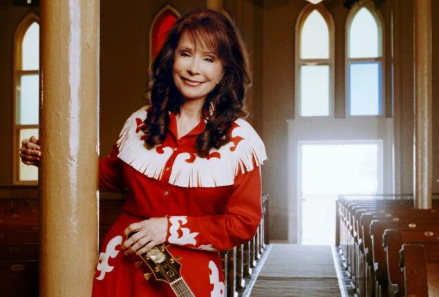 Loretta Lynn’s death draws tributes from musicians