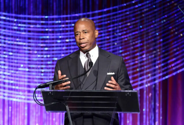  Mayor Eric Adams performs to Chaka Khan at Angel Ball
