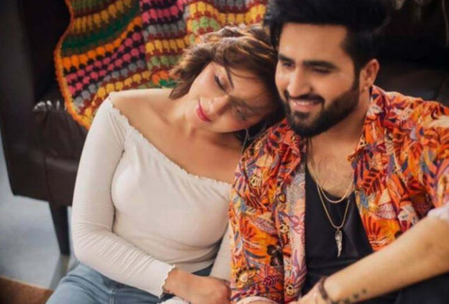 Alizeh Shah posts BTS photos from the set