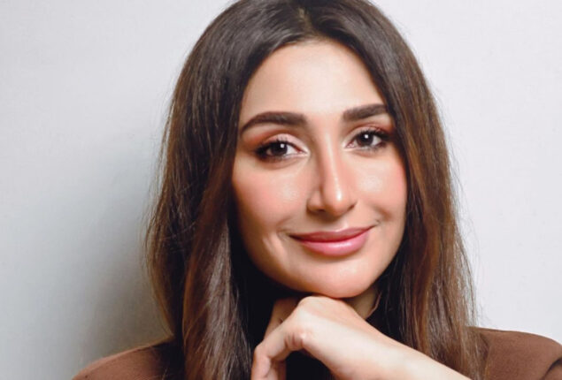 Hira Tareen shares captivating pictures with her fans