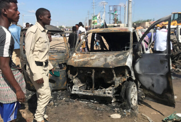Car explosive strikes the Somalian ministry of education