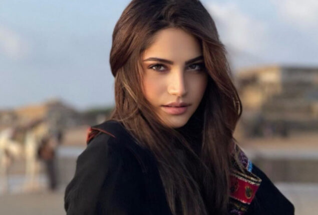 Life’s a beach for Neelam Muneer Khan enjoys weekend vibes