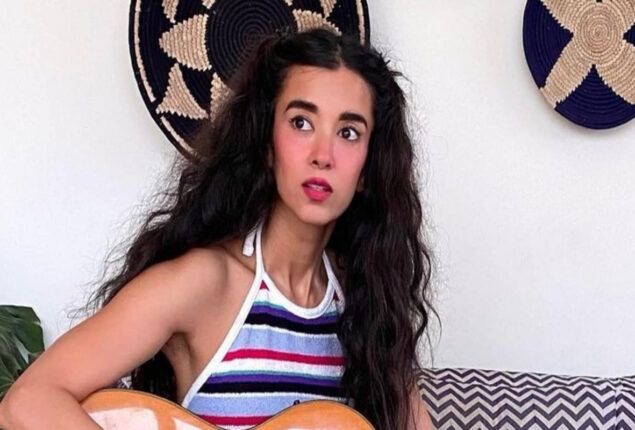 Saba Azad replies the qurestions about using an old iPhone