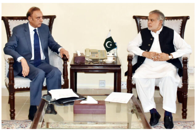 Governor SBP meets with Finance Minister Ishaq Dar