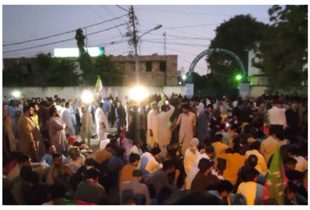 PTI activists end protest outside ECP office in Karachi