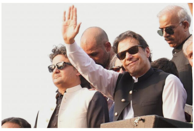 Imran Khan returns to Lahore from long march as second day ends