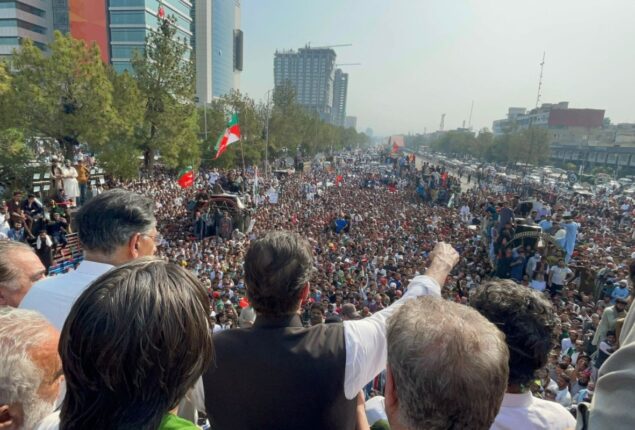 PTI ends today’s march due to reporter’s death