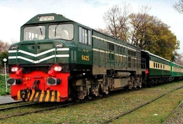 Pakistan Railways decides to partially restore train operation for Karachi