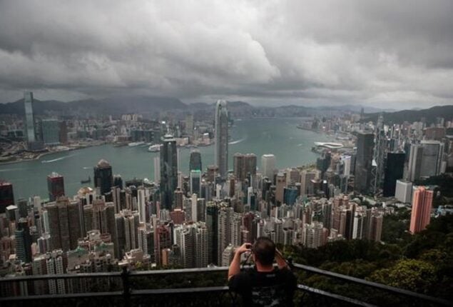 Hong Kong bankers advised not to gamble against China