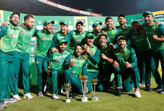 Twitter comes up with jokes as Pakistan qualify for Semi-Finals