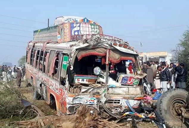 20 people killed in road mishap near Sehwan Sharif