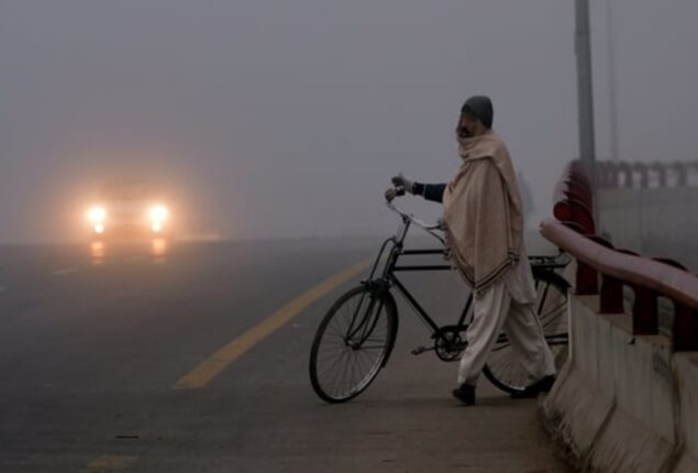 Karachi weather update: Mercury to drop tonight, cold winds to grip city