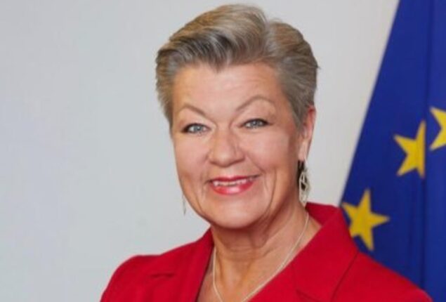 EU commissioner exchanges views with FC, FIA officers near Afghan border