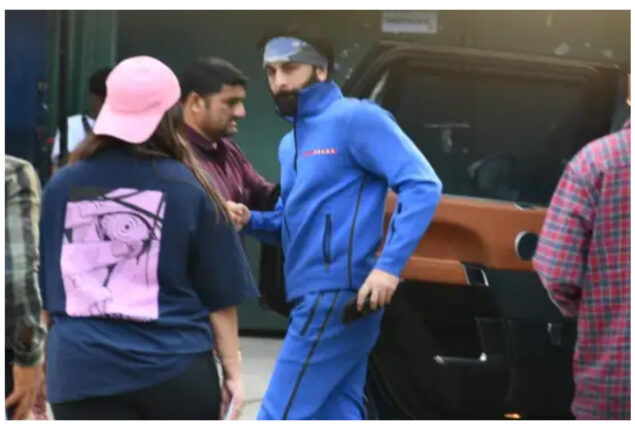 Ranbir Kapoor seen on set hours after bringing Alia Bhatt home