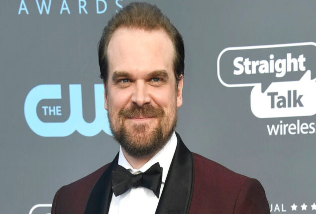David Harbour discusses working with director Neill Blomkamp