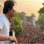 On his birthday, Shah Rukh Khan reacts to fans outside Mannat