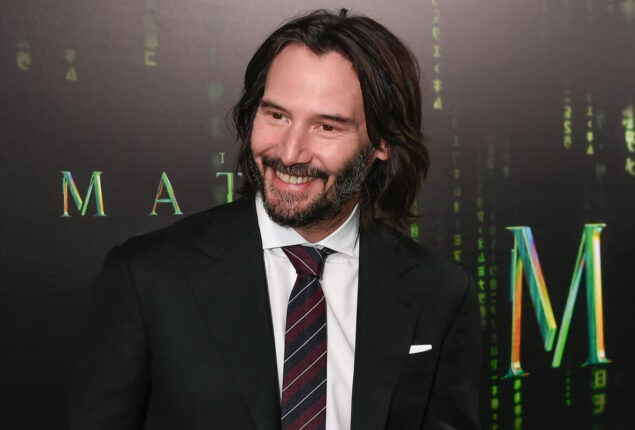 Keanu Reeves surprises the personnel at the local eatery