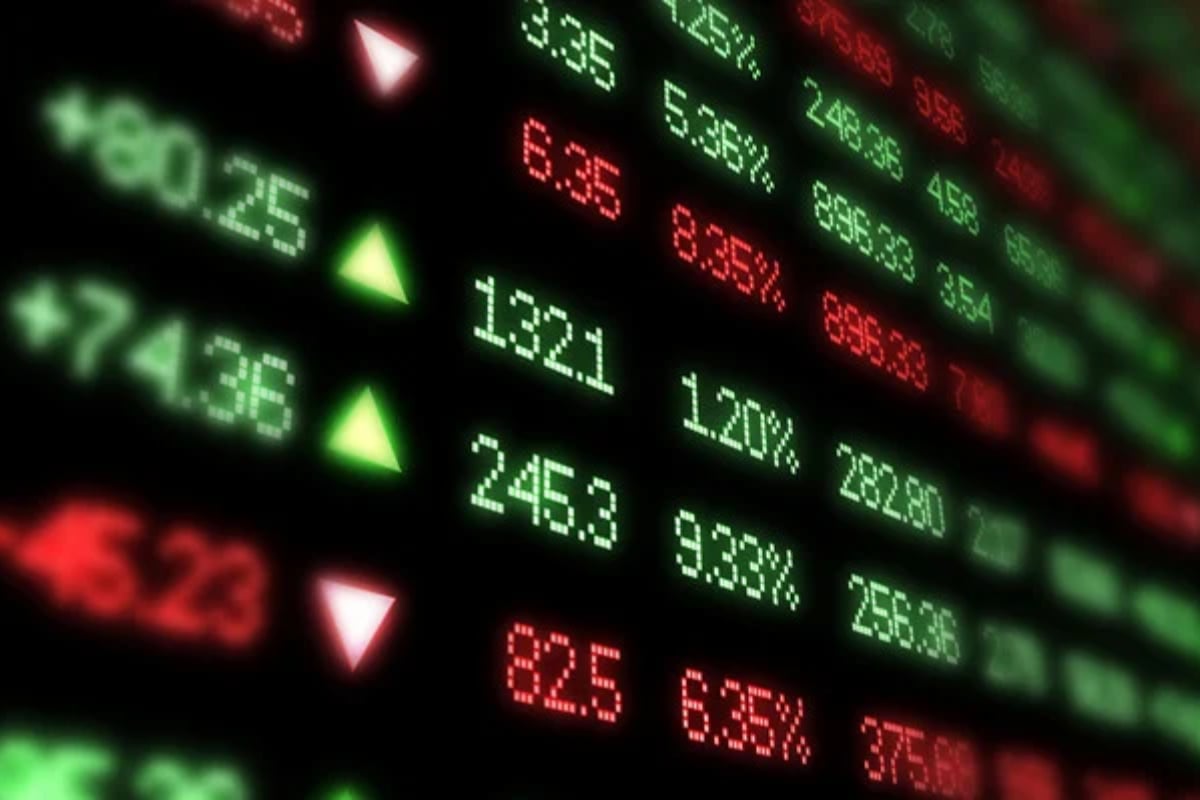 PSX adds 544 points over improved sentiments