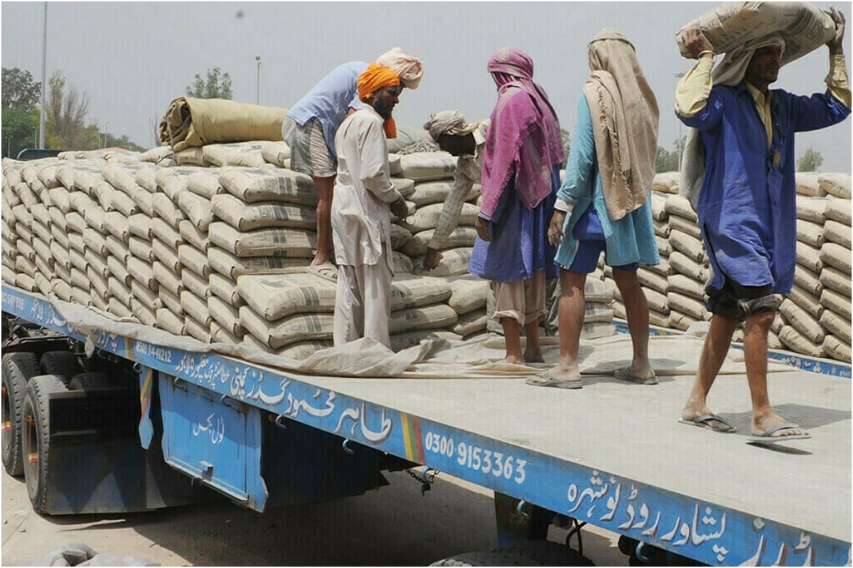 Cement dispatches decline