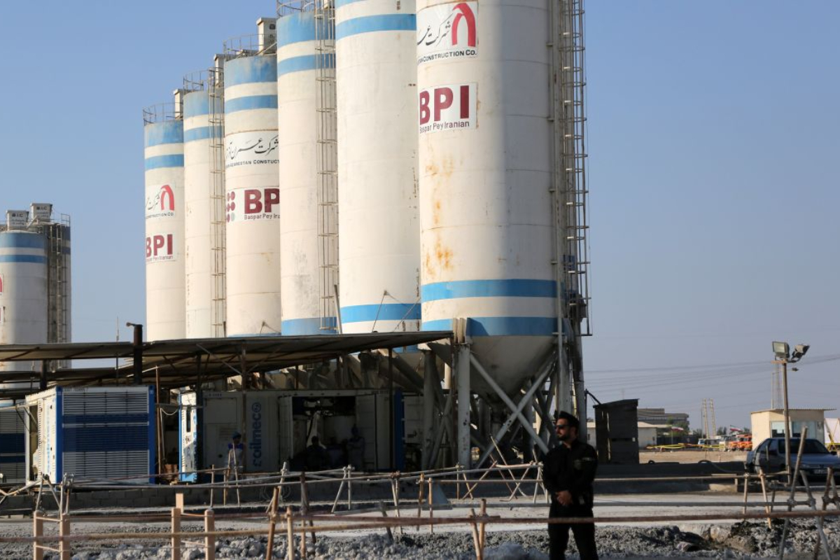 US intelligence believes Iran wants nuclear weapons from Russia