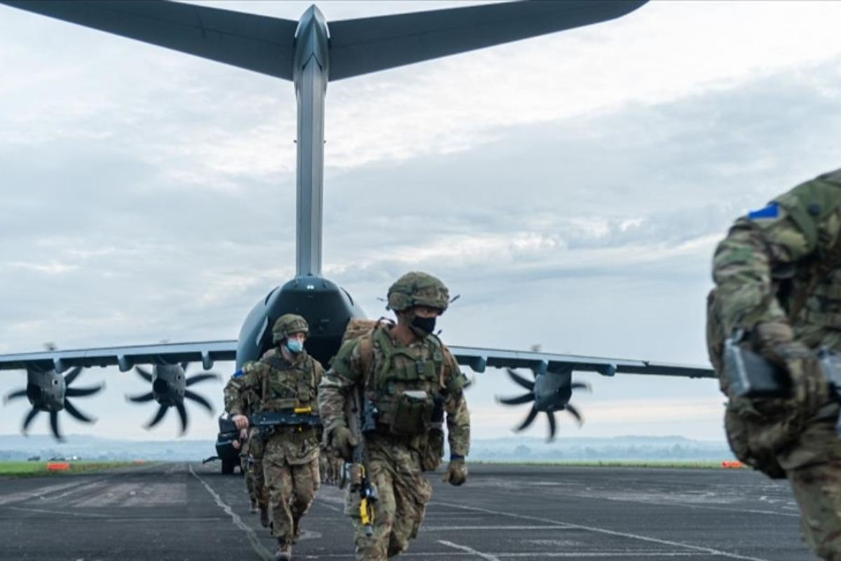 UK and Polish discuss bolstering NATO's eastern flank as a "strong signal" to Putin