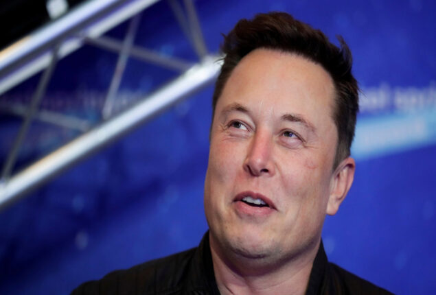Elon Musk calls himself a alien and netizens respond in memes