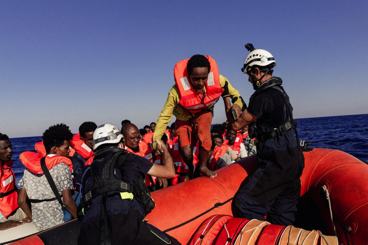 Italian authorities forbids adult male migrants from boarding