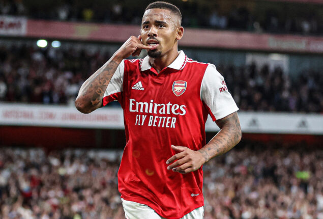 Gabriel’s goal lifts Arsenal past Chelsea and up to top of standings