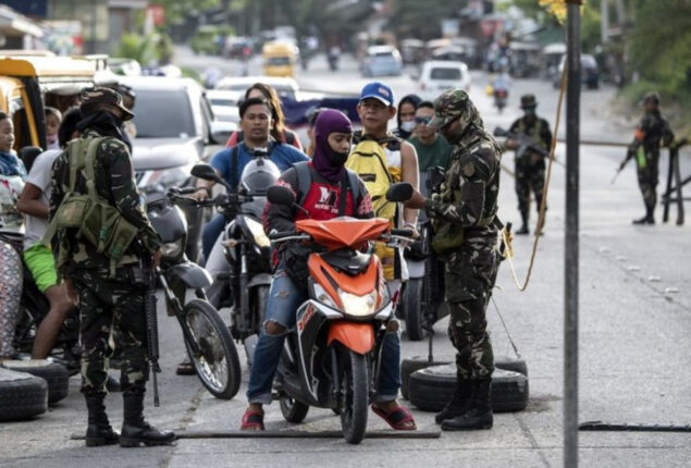 Southern Philippines bus bomb kills 1, wounds 10