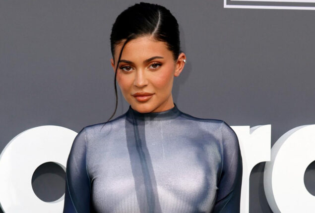 Kylie Jenner Rocks the 2022 CFDA Awards Red Carpet with Edgy Elegance