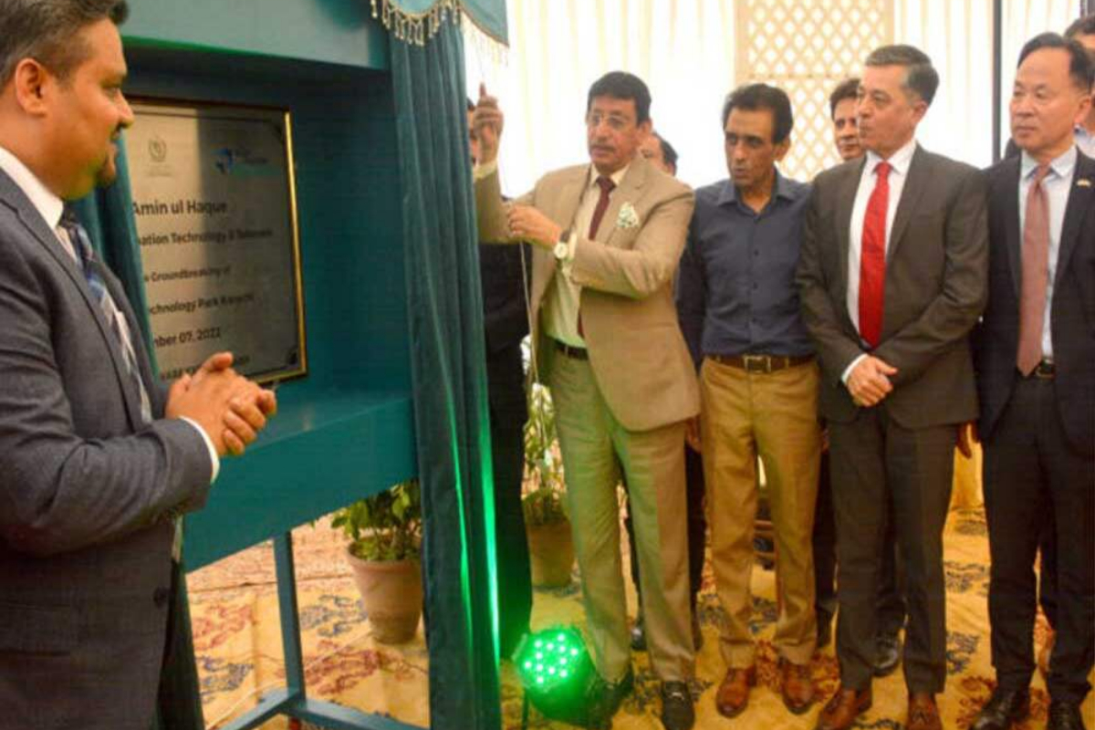 Minister launches IT park in Karachi
