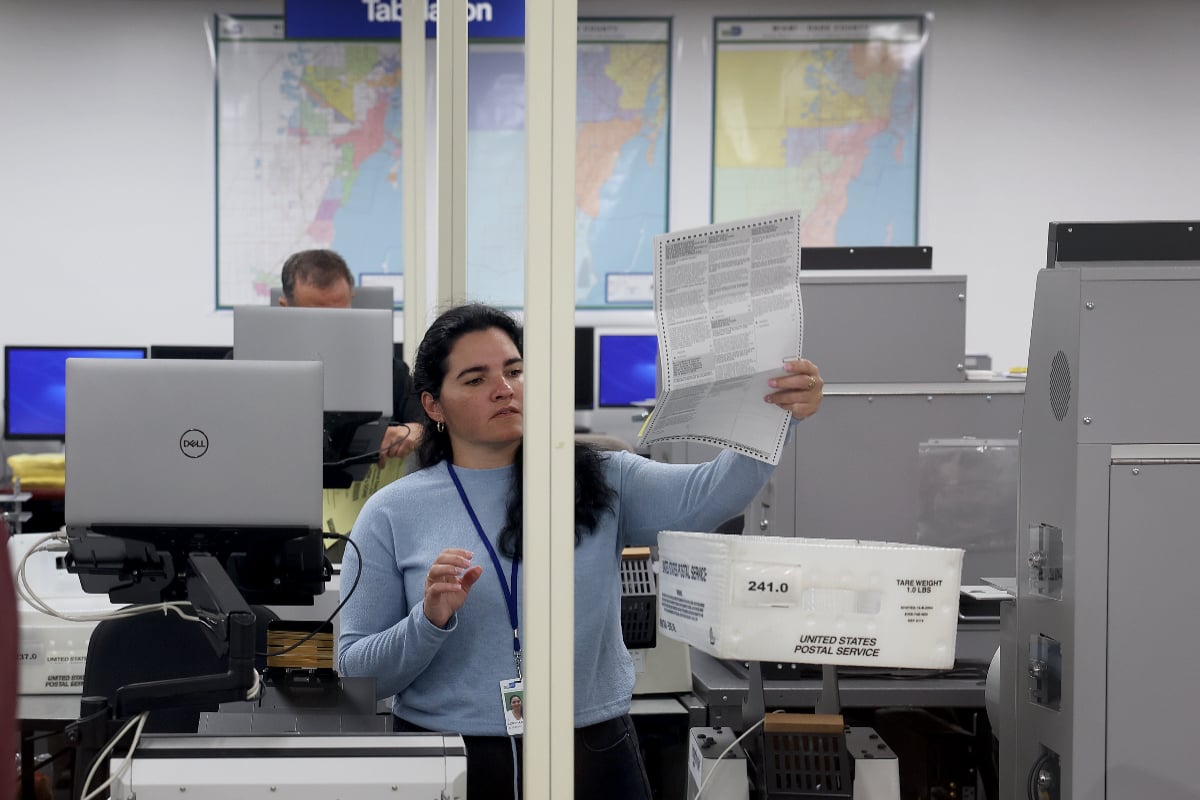 US cyber officials says midterm elections haven't been hacked