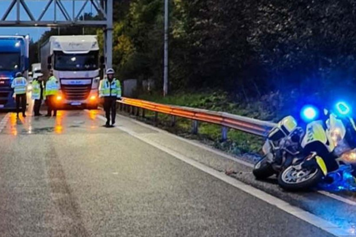 Airbags saves motorcycling officer wounded on M25