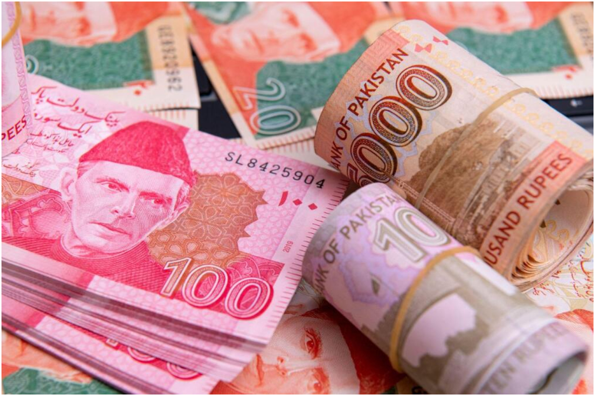 Rupee falls for second consecutive session